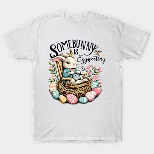 Somebunny Is Eggspecting Cute Pregnancy Reveal Design T-Shirt